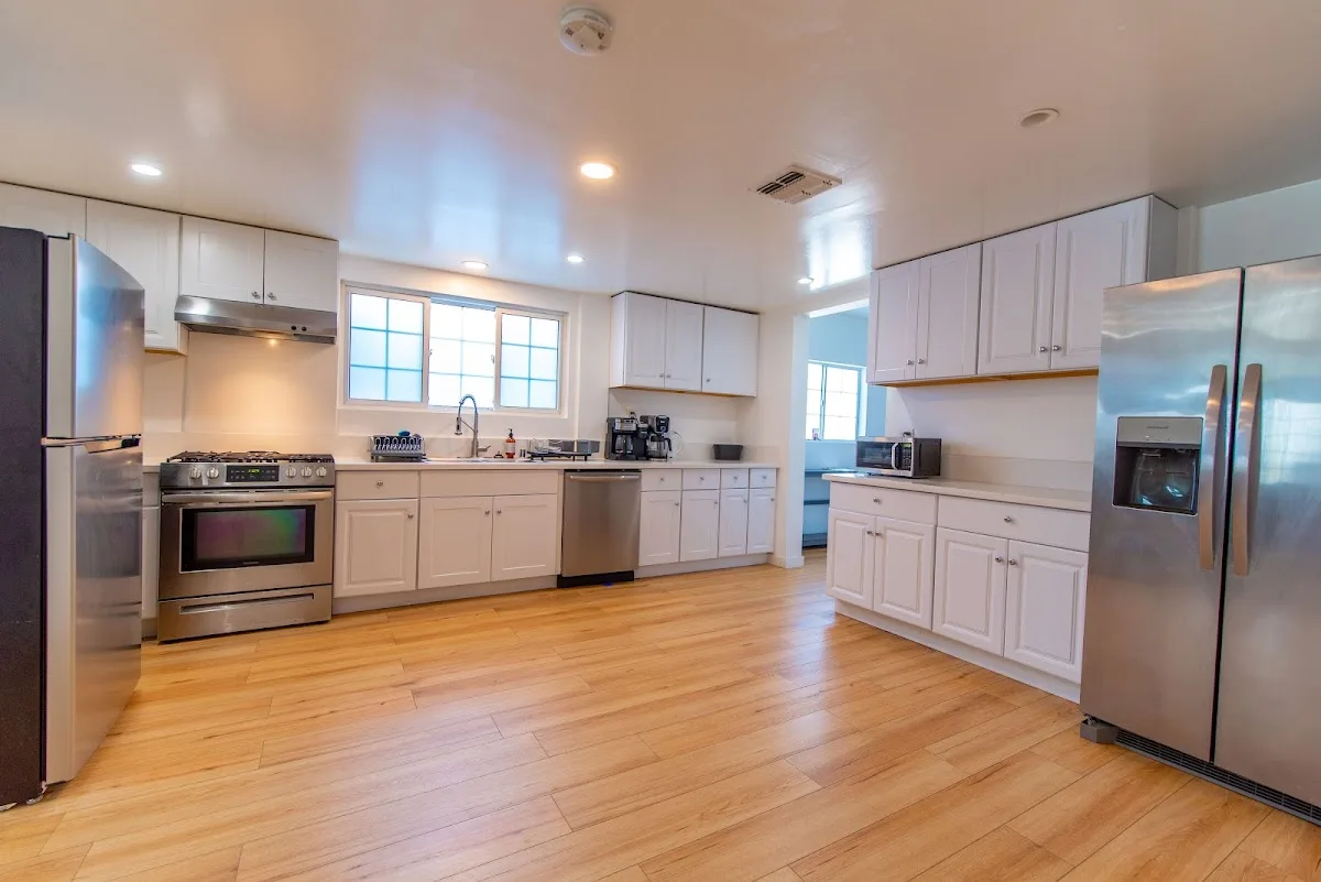 Living Now Sober Living Los Angeles - interior photo