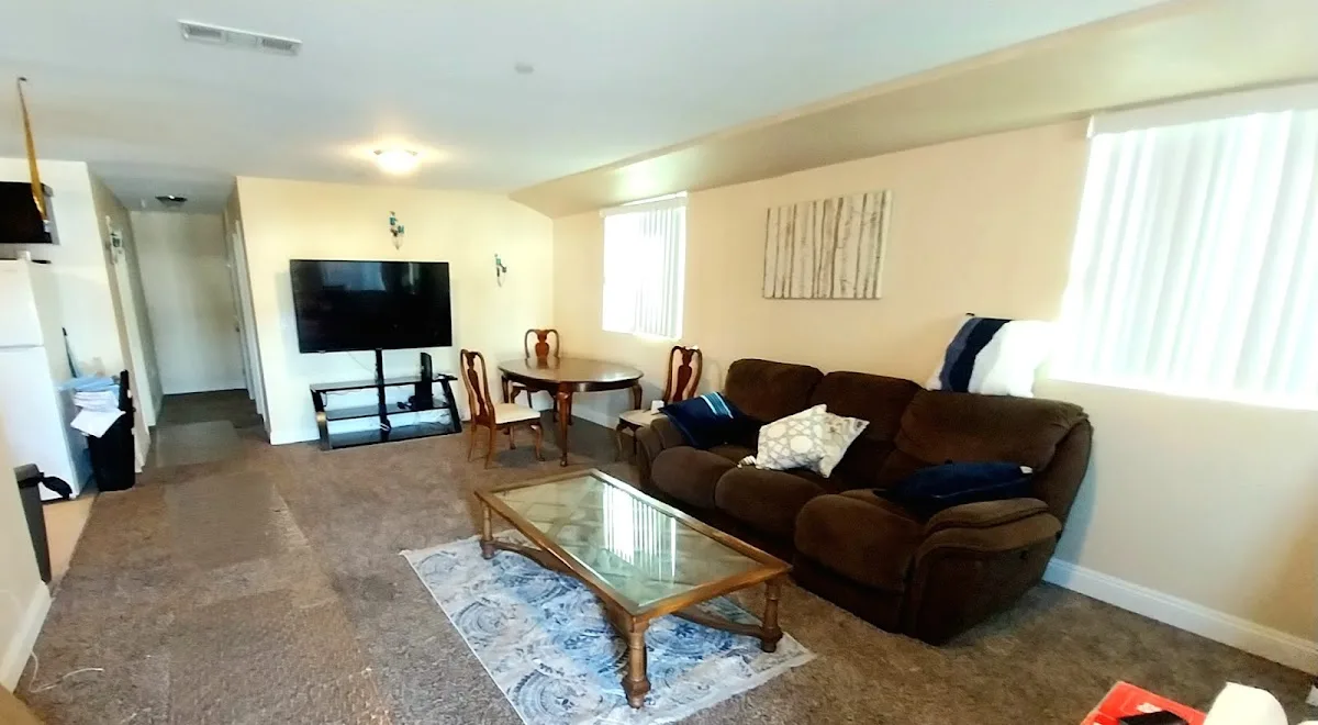 Uncle Dave's Housing - interior photo