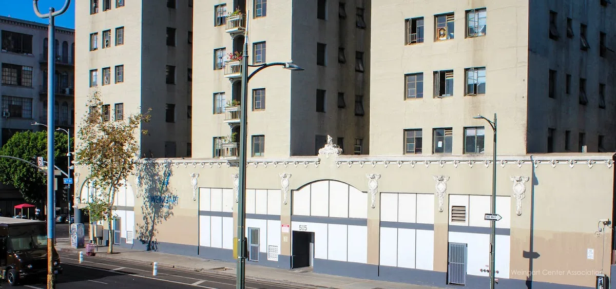 Weingart Center - 照片 1