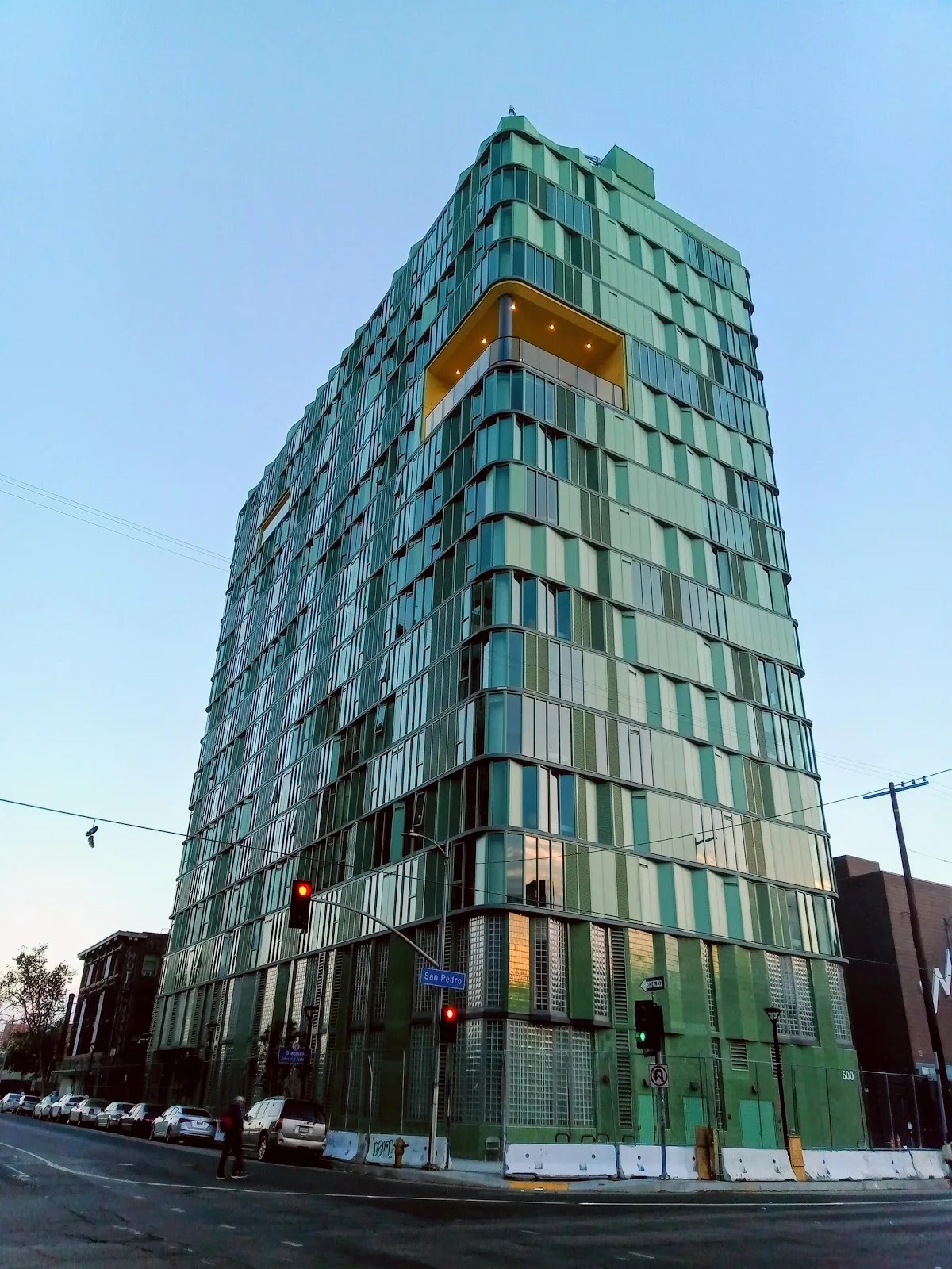 Weingart Center - 照片 4