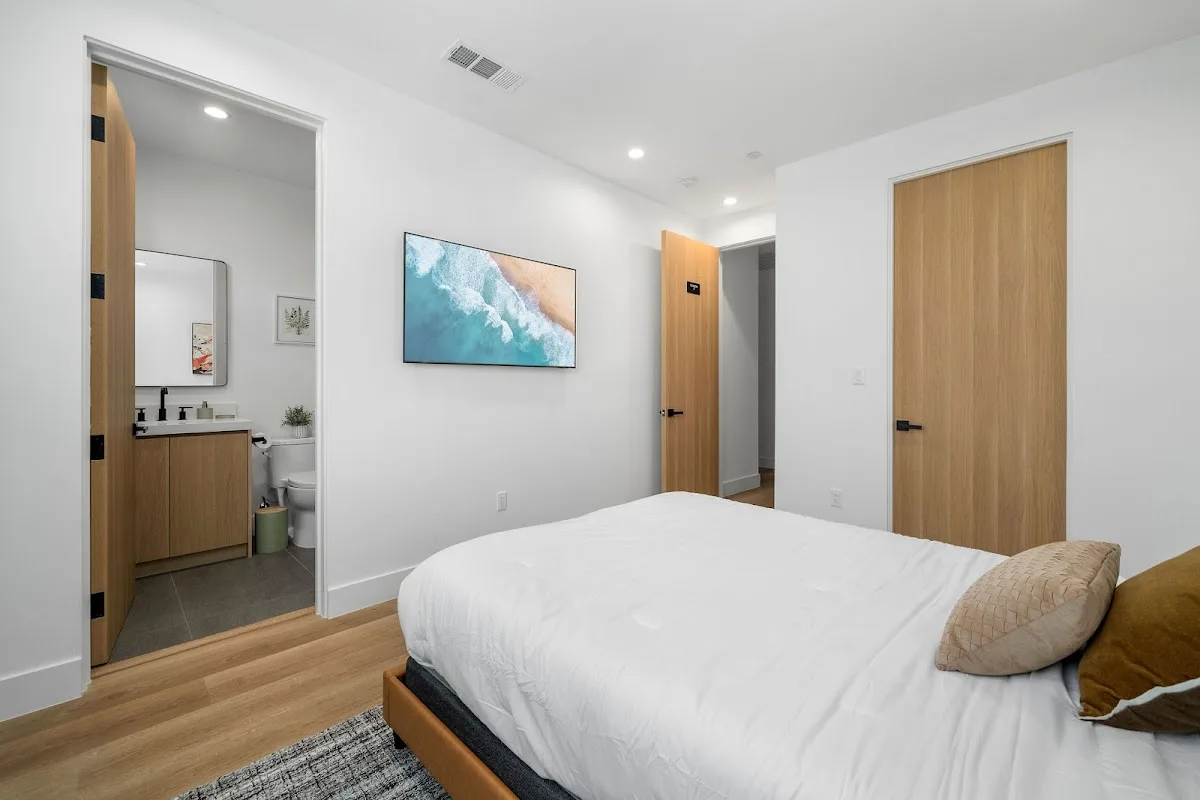 Refine Recovery | Drugs &amp; Alcohol Rehab in Los Angeles - interior photo